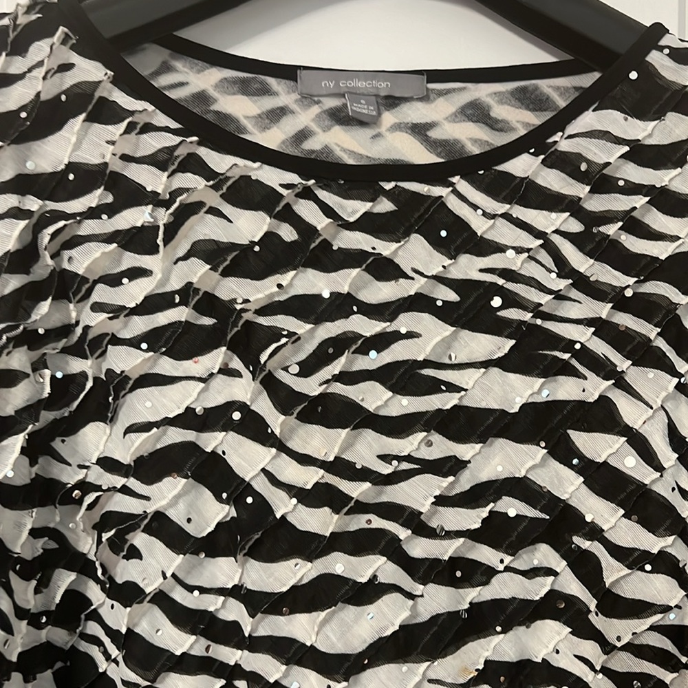 New NY Collection Size S Top - Picture 2 of 5